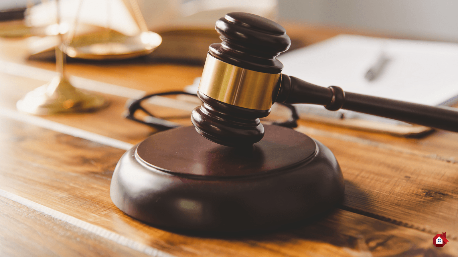 Maillet au tribunal