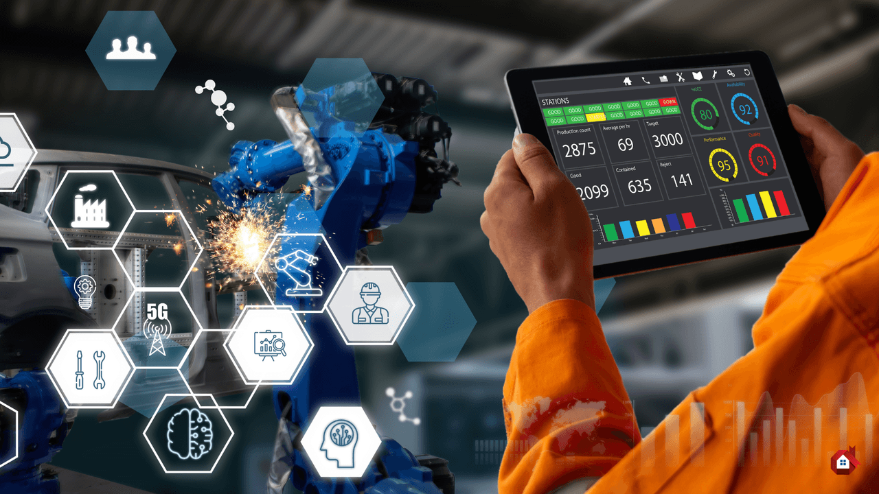 Un travailleur en gilet orange tenant une tablette affichant des données de production devant un bras robotique industriel avec des icônes technologiques superposées