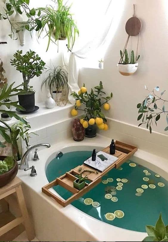 Spa à la maison dans la baignoire