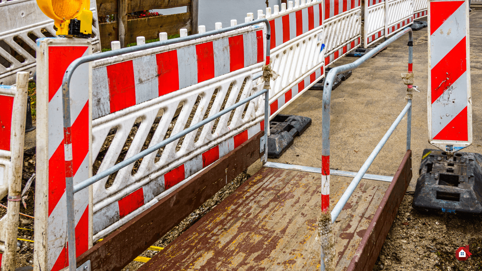 panneau de sécurité sur la route