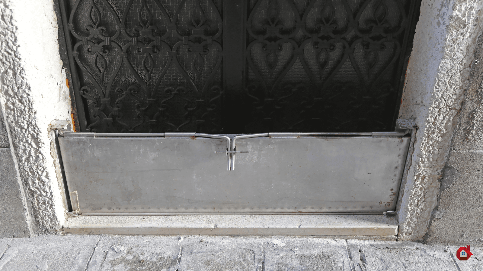 protection de la porte pour éviter les infiltrations d'eau 