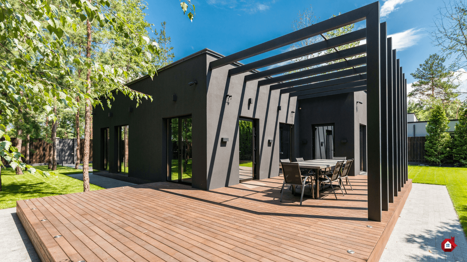terrasse en bois avec maison noir 