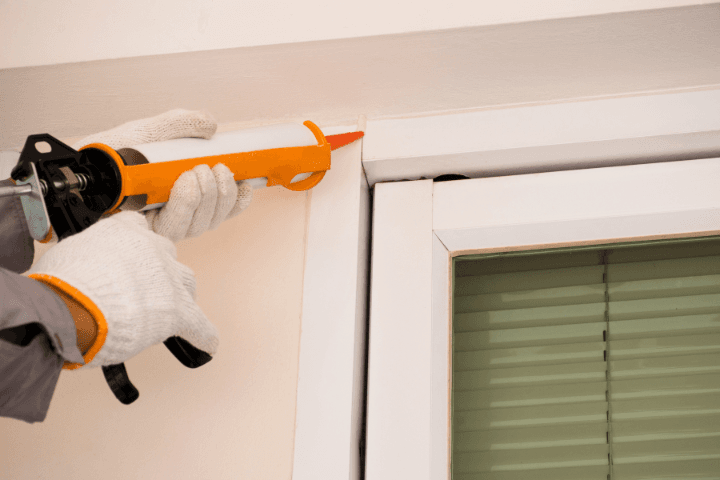 Pistolet à calfeutrer 