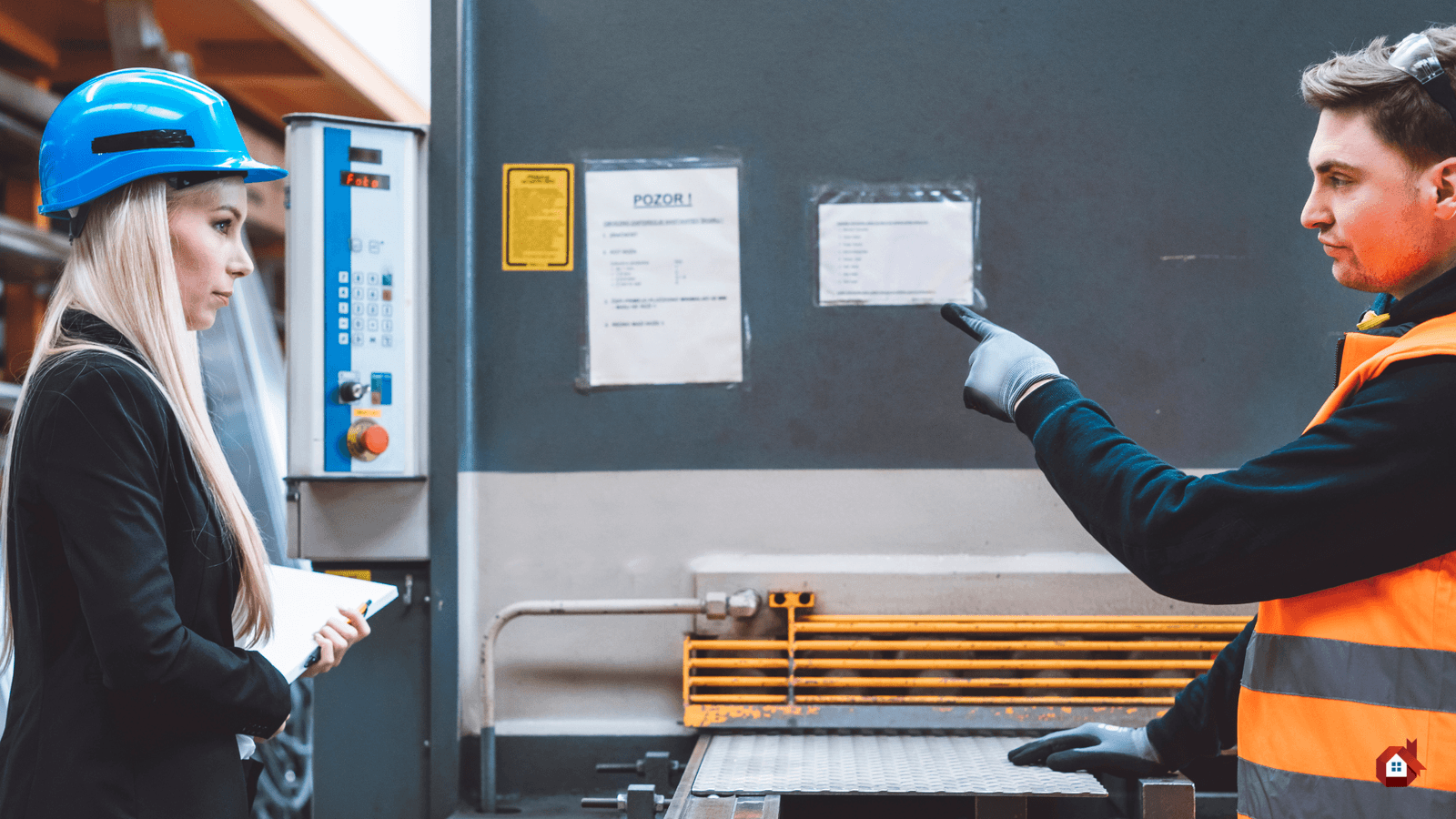 Deux entrepreneurs partenaires qui discutent