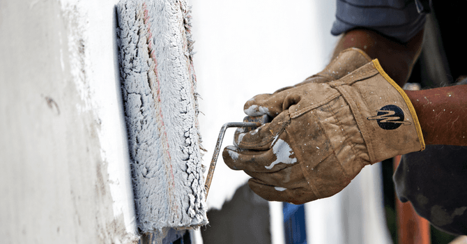 Décapant pour mur de brique appliquer au rouleau