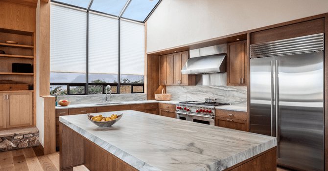 Cuisine en bois et lumineuse