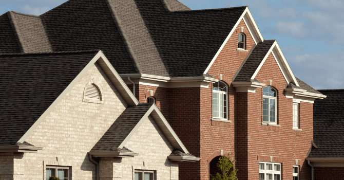 façade extérieure avec de la brique rouge