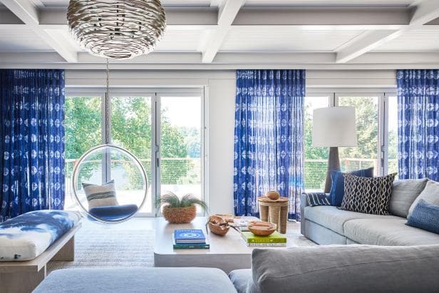 Cinéma maison dans une salle familiale_10 exemples d'aménagements de salles familiales