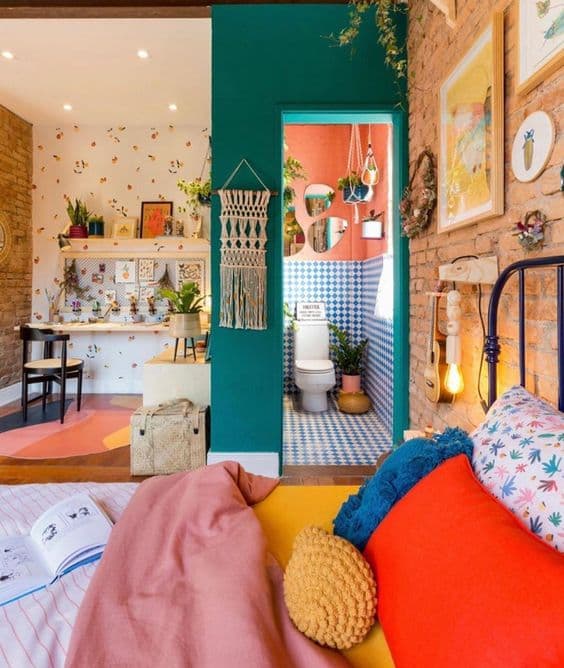 Apartement décor sobre et coloré